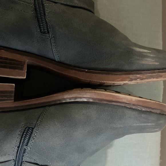 Beautiful tall boots - Picture 10 of 11